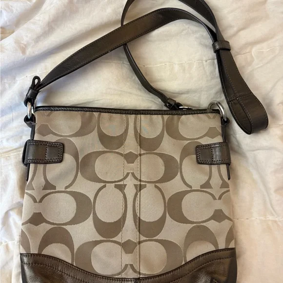 Vintage Coach Signature Crossbody Shoulder Bag in Khaki/Brown - Picture 7 of 11